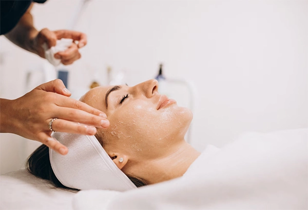 تنظيف البشرة